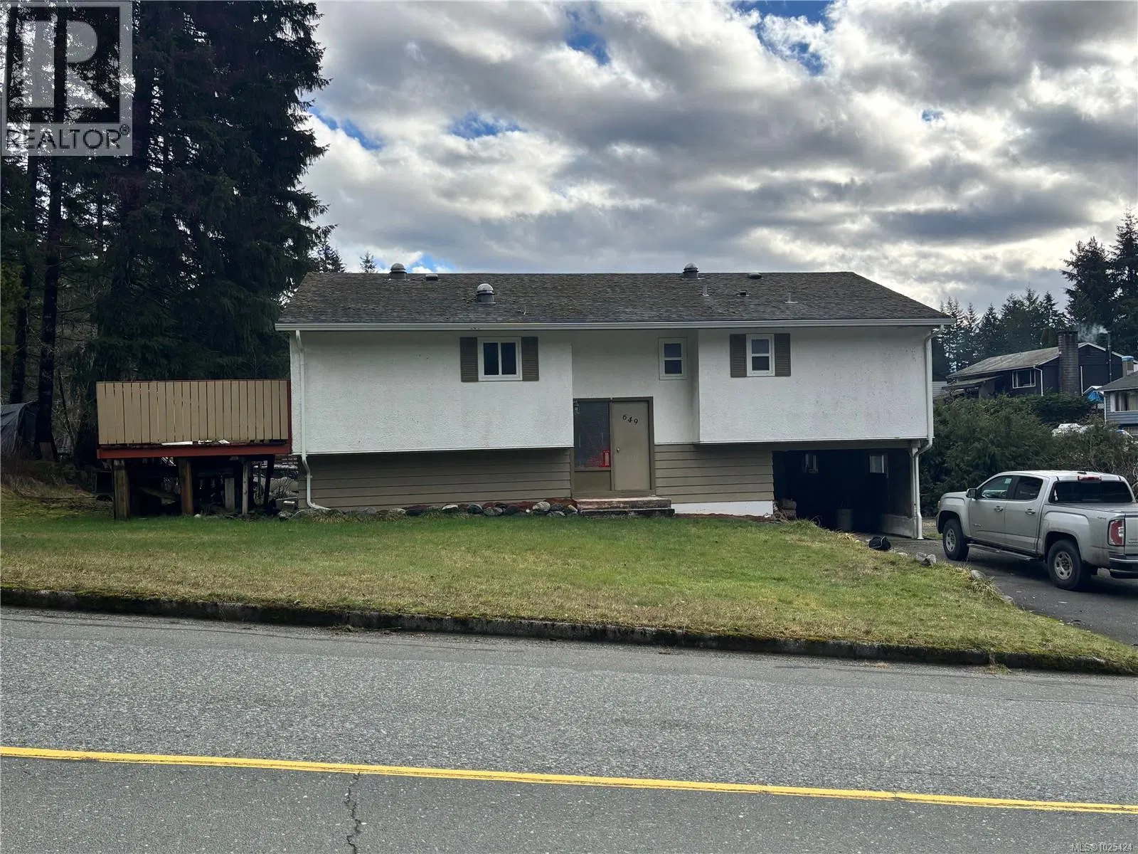 Photo 1 of 19 at 649 Nimpkish Drive