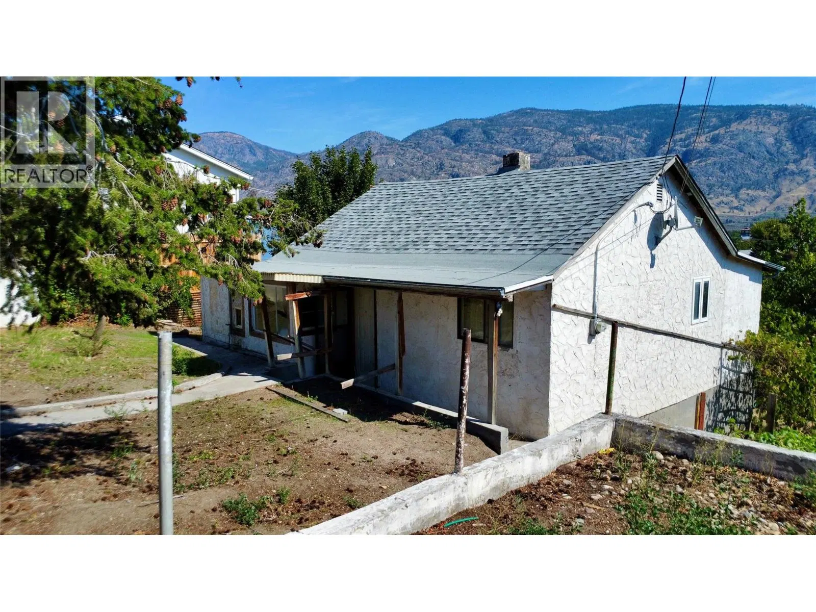 Photo 3 of 6 at 7209 Heron Lane