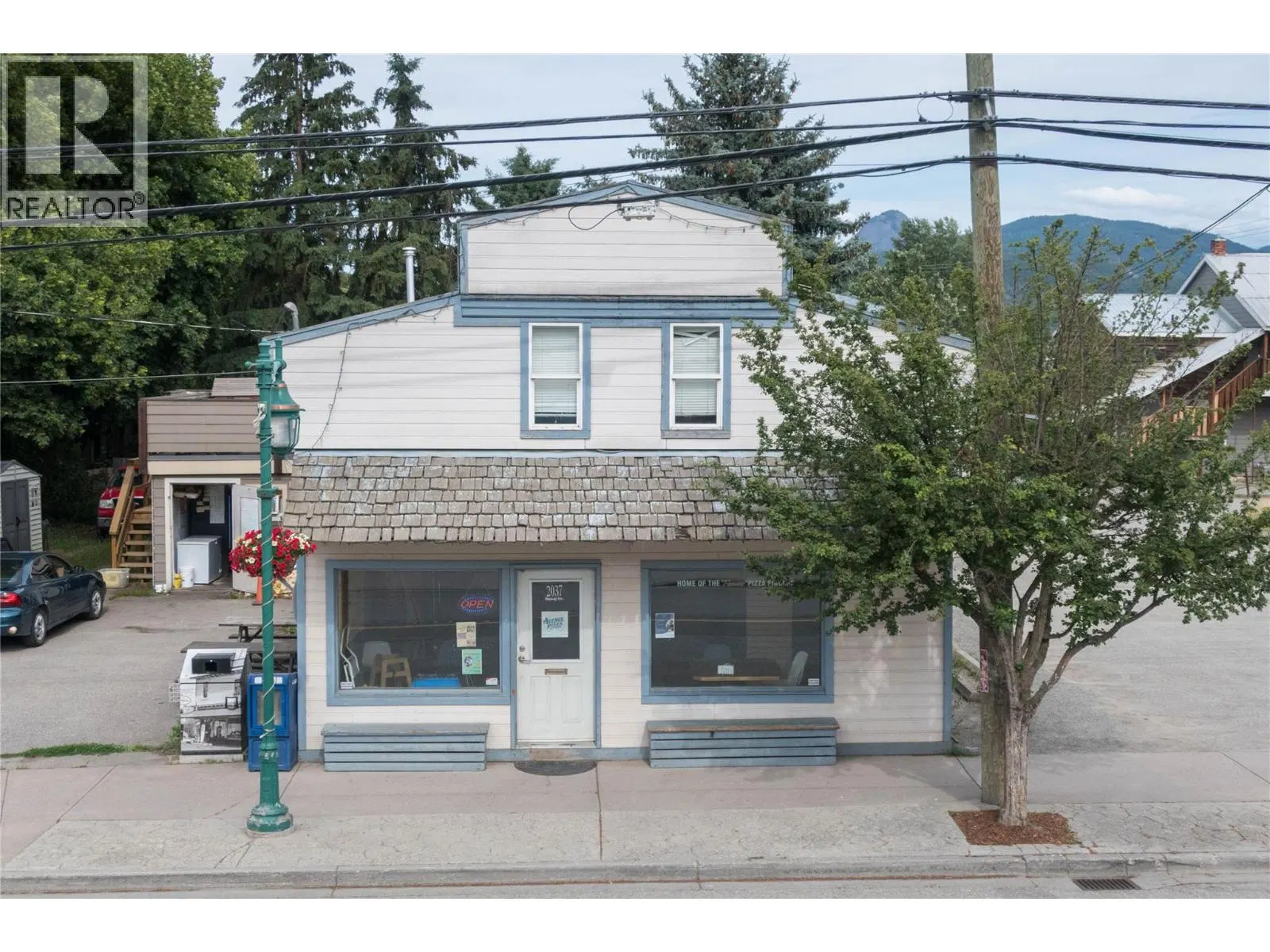 Photo 1 of 20 at 2037 Shuswap Avenue
