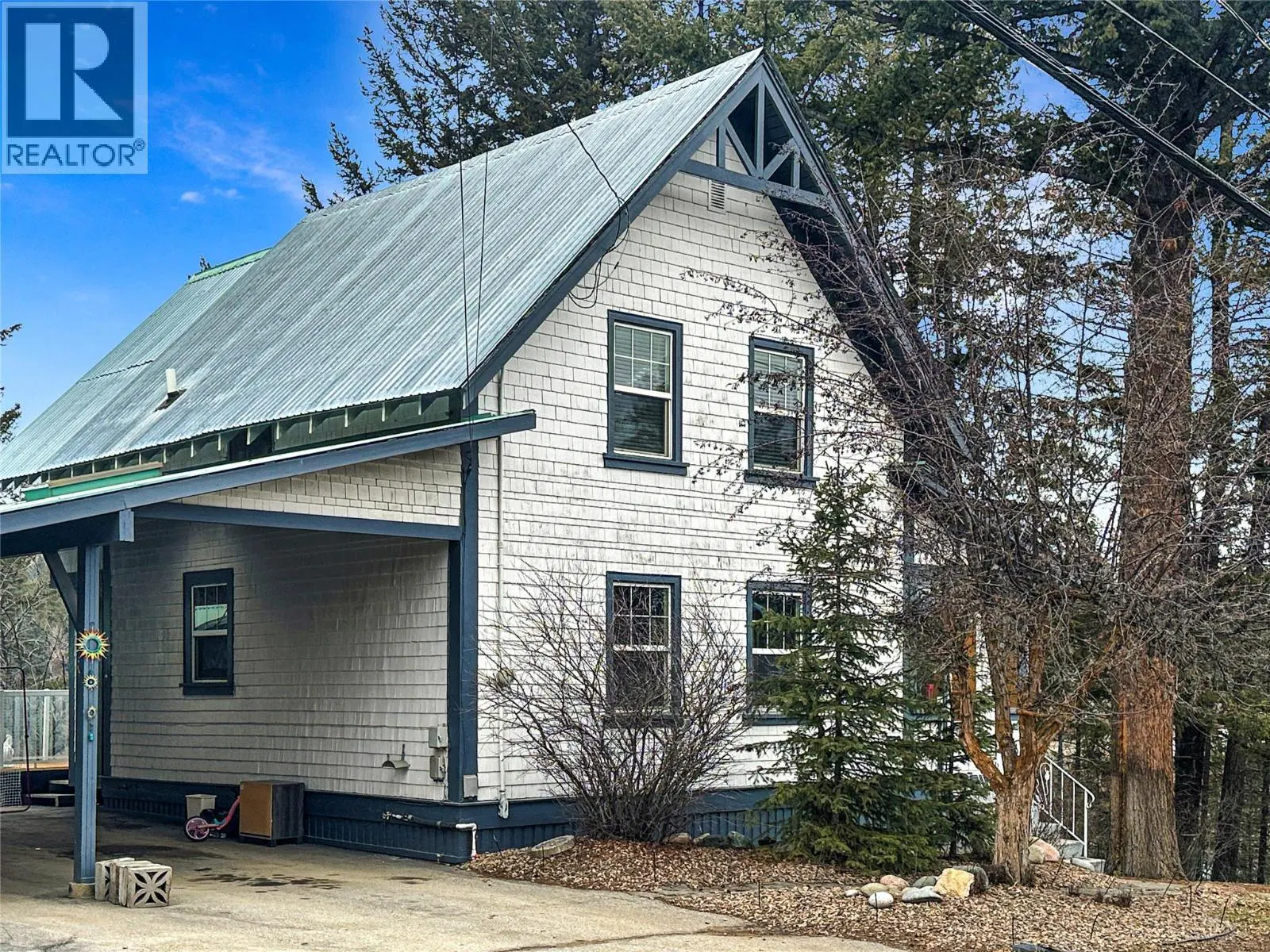 Photo 5 of 25 at 153 BILLITER Avenue