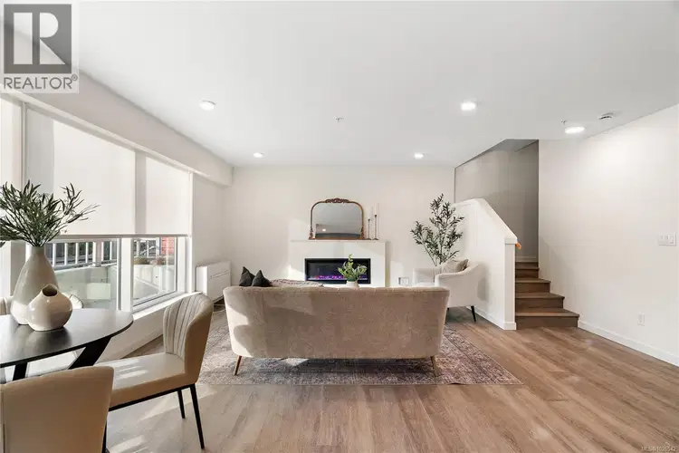 TH5 – 1102 Esquimalt Road