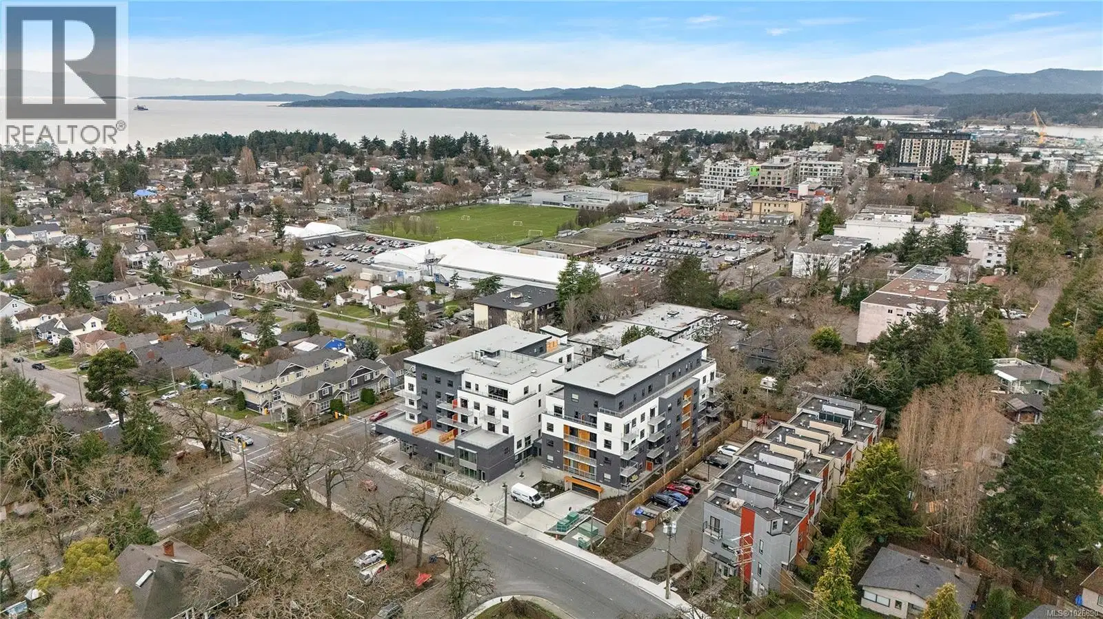 #203 – 1102 Esquimalt Road