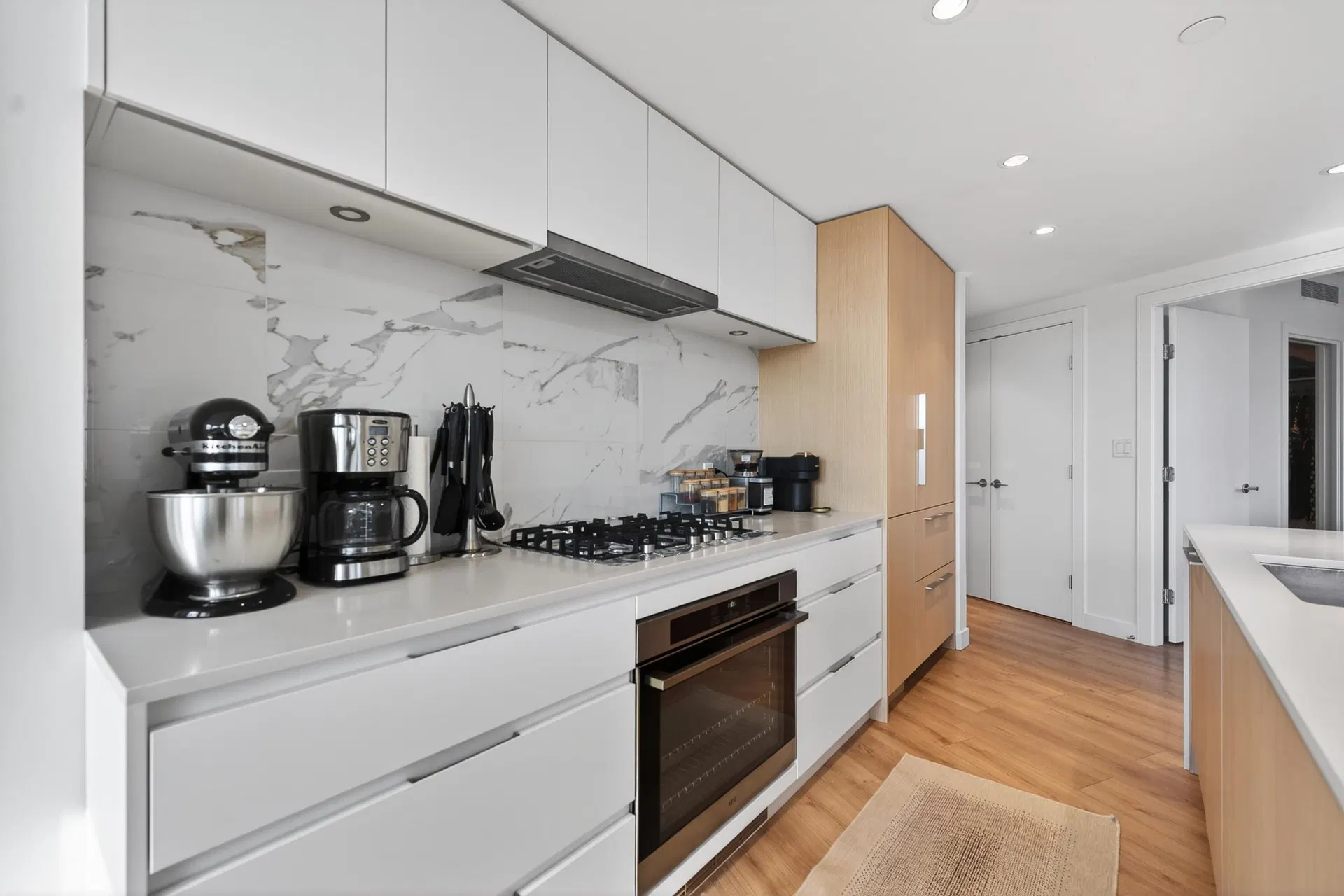Photo 4 of 31 at #807 – 1500 Fern Street