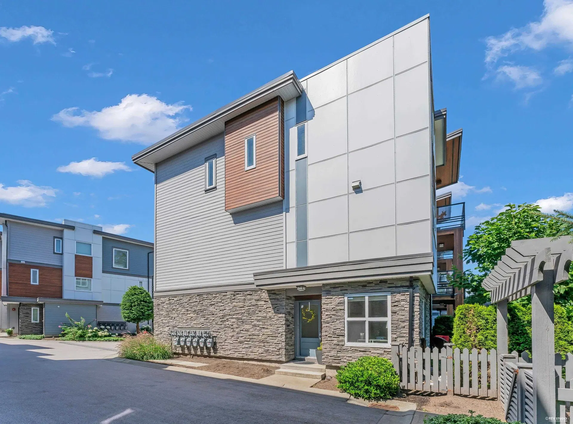 Photo 3 of 33 at #36 – 7947 209 Street