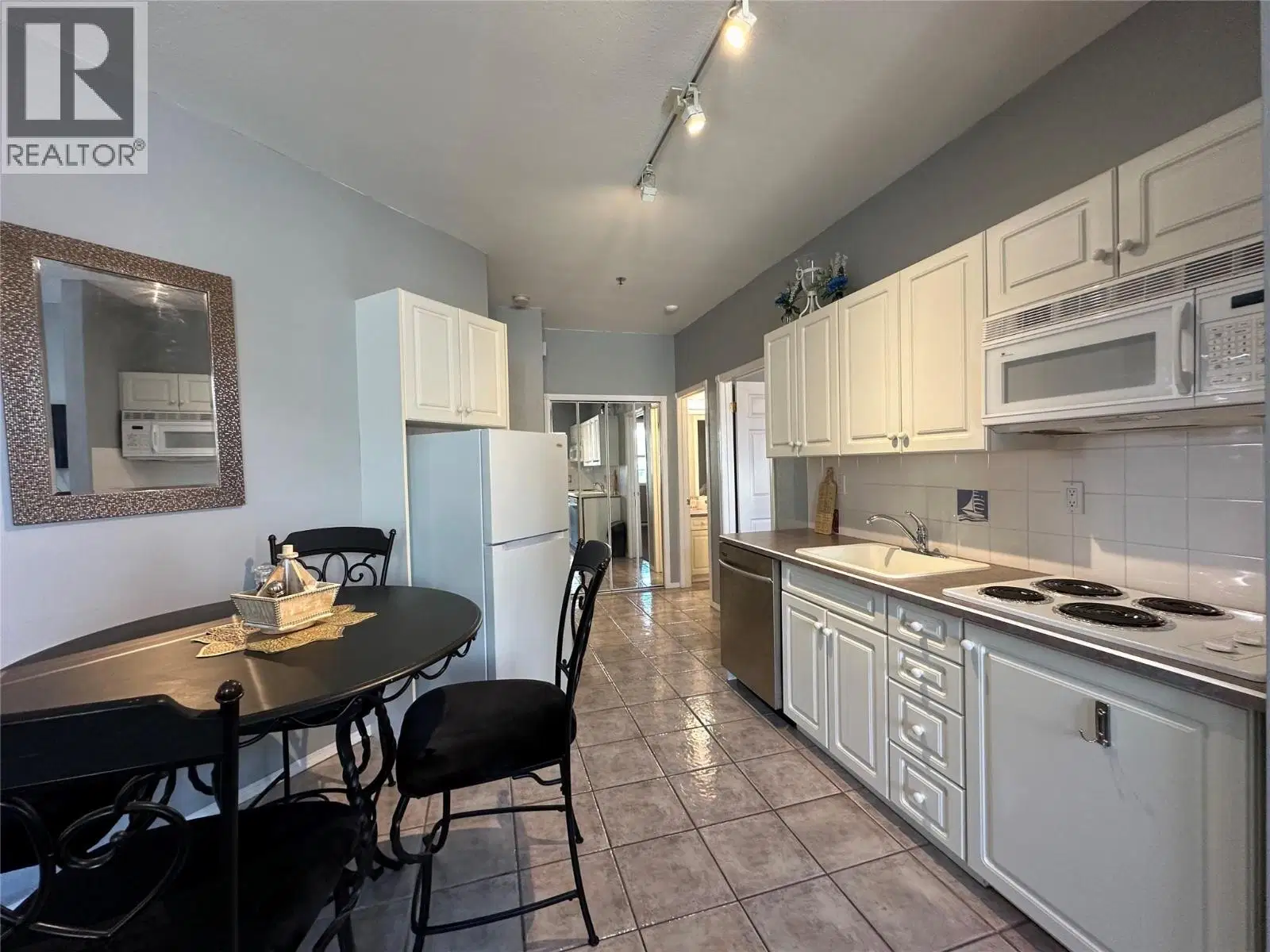 #2006B – 5052 RIVERVIEW Road
