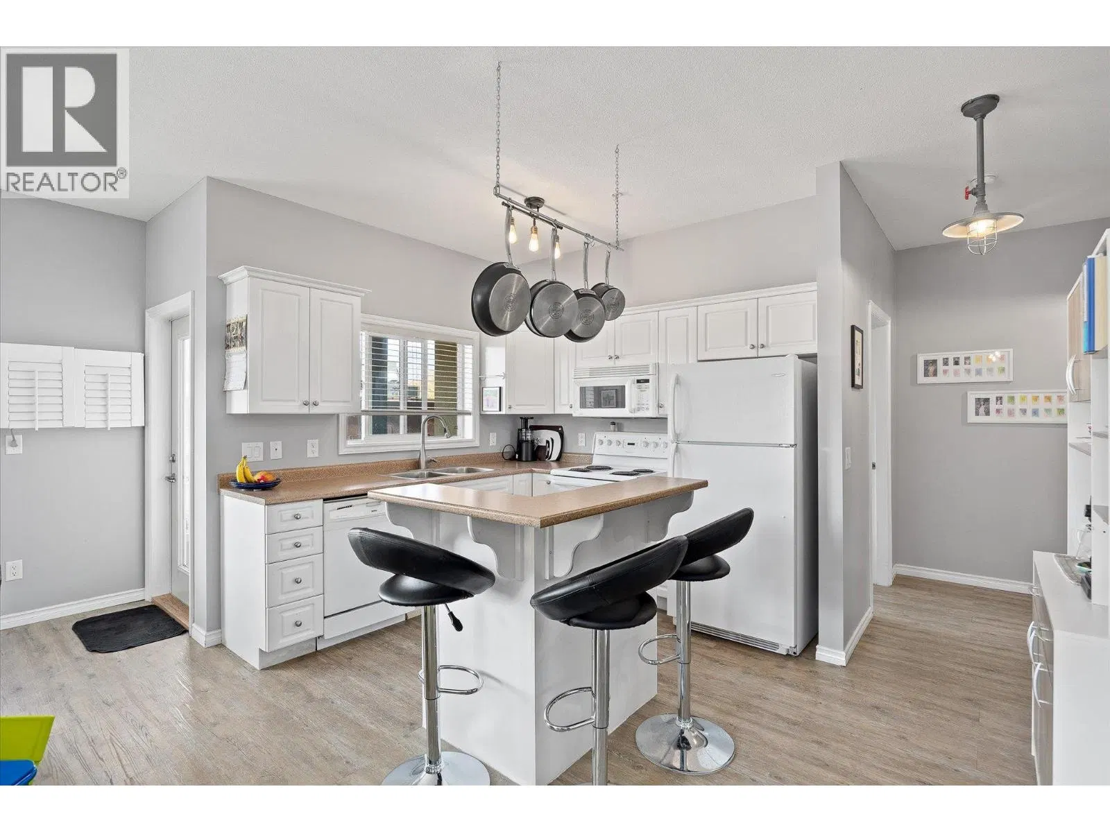 Photo 1 of 28 at #204 – 1125 Bernard Avenue