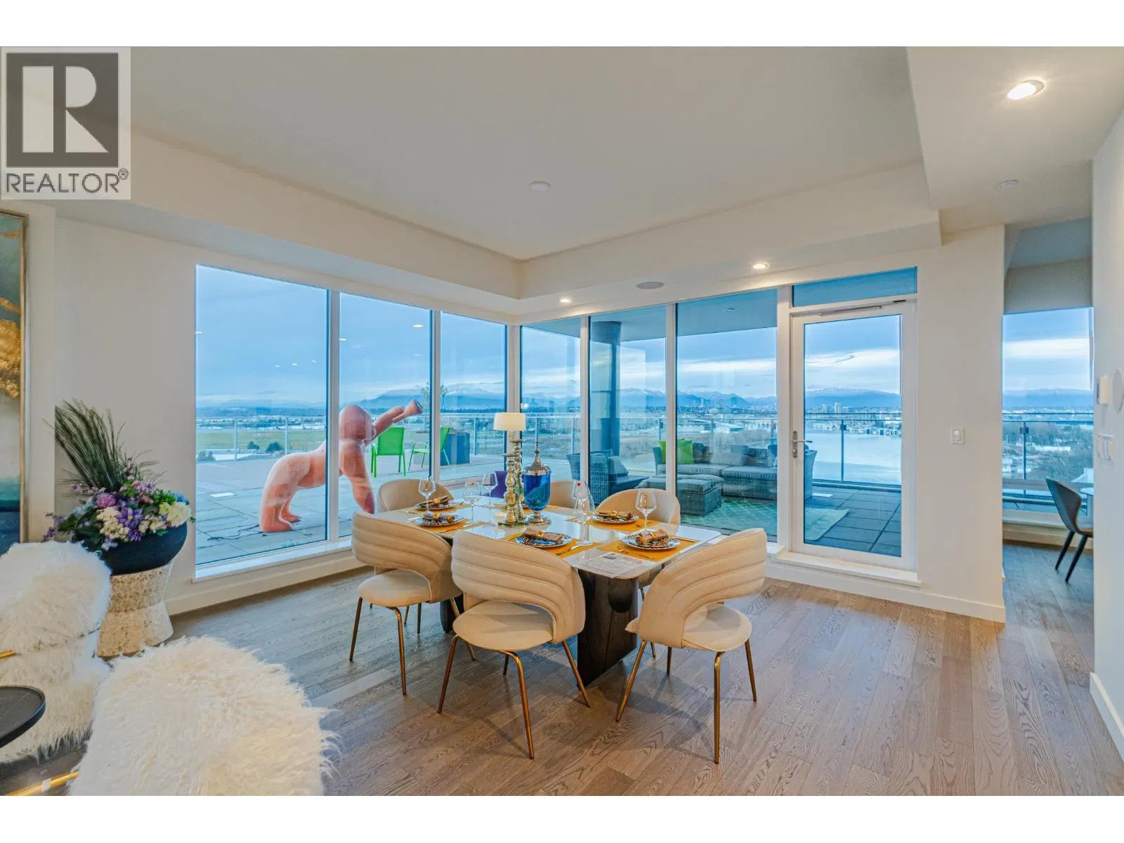 Photo 4 of 40 at #1202 – 6811 PEARSON Way