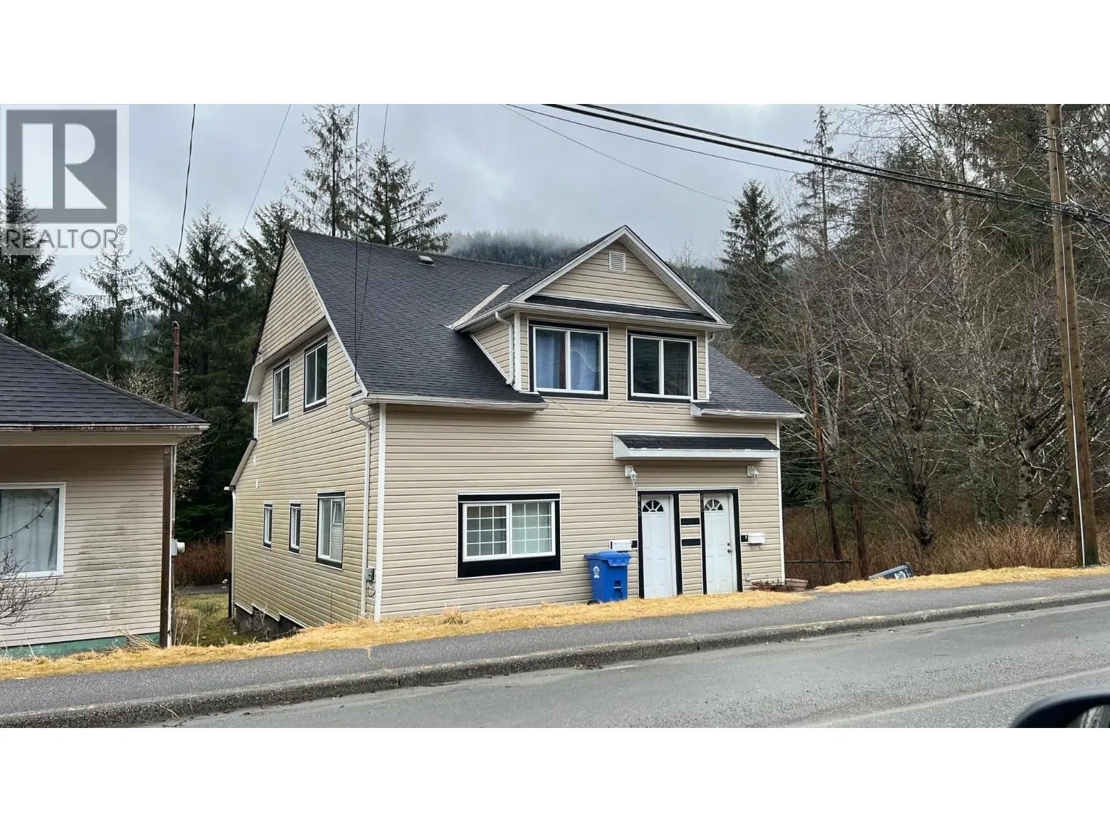 845 COMOX Avenue