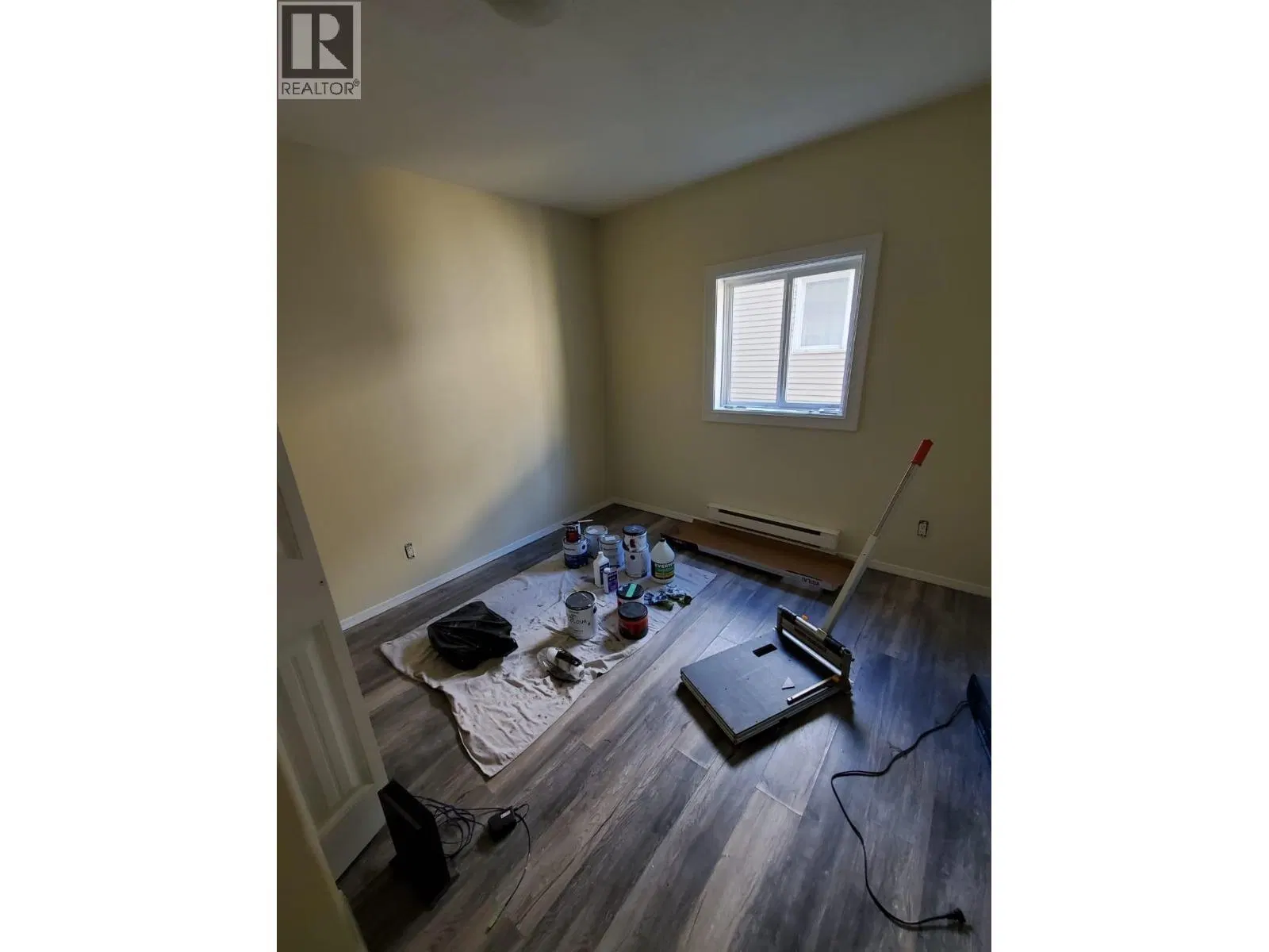 Photo 5 of 23 at 845 COMOX Avenue