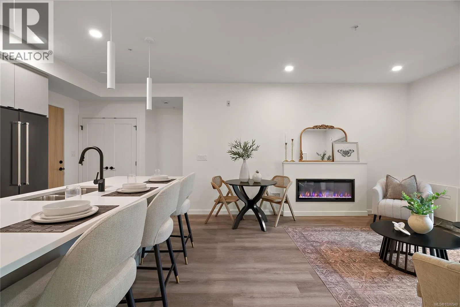 Photo 1 of 32 at #404 – 610 Lampson Street