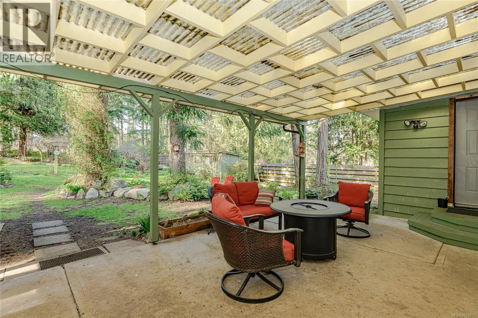 Photo 5 of 42 at 126 Maliview Drive