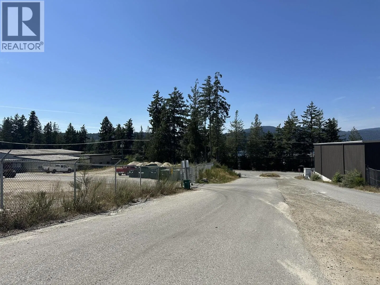 Photo 4 of 33 at 5926 SECHELT INLET Road