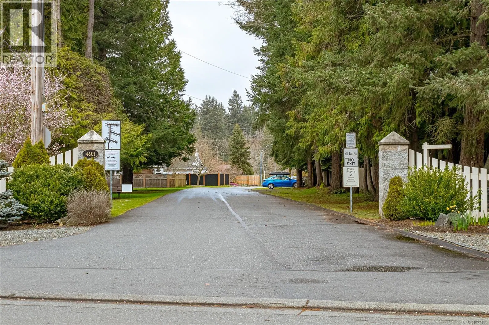 Photo 2 of 18 at #24 – 493 PIONEER Crescent