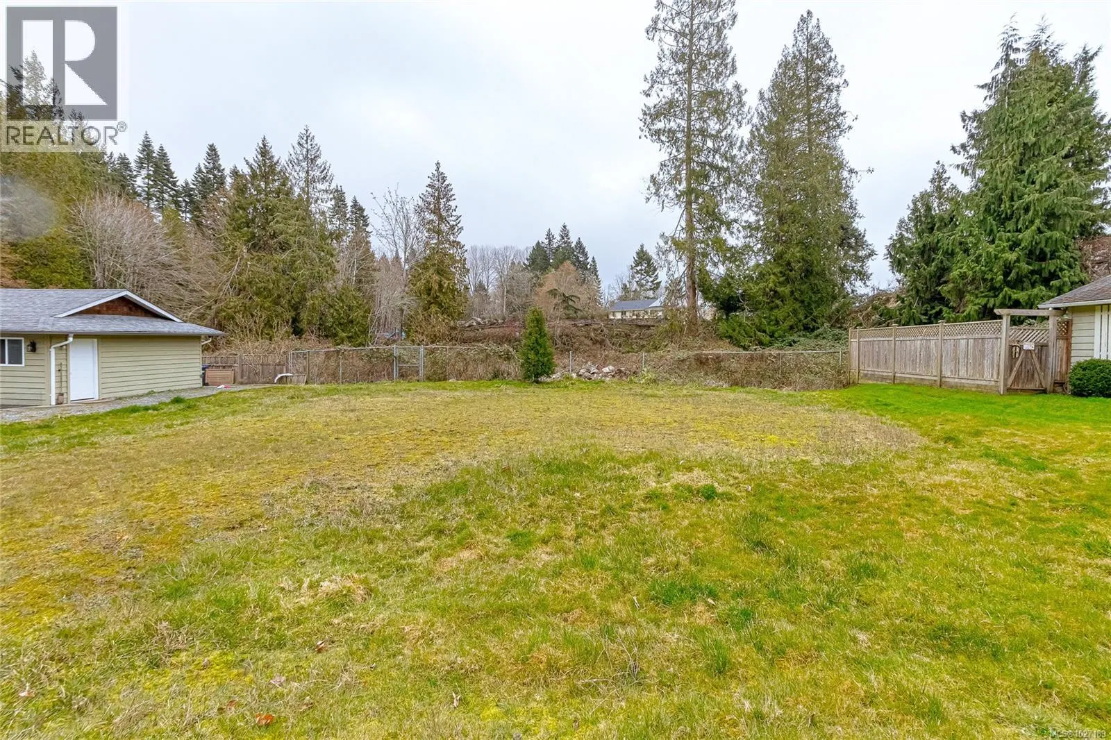 Photo 5 of 18 at #24 – 493 PIONEER Crescent