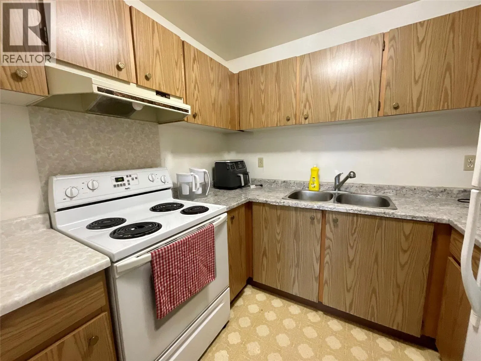 Photo 2 of 13 at #204 – 185 Chamberlain Crescent