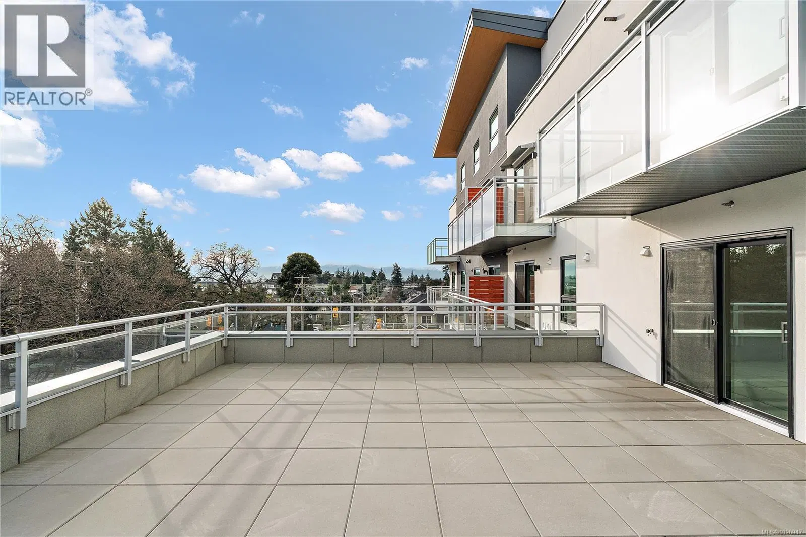 Photo 1 of 28 at #307 – 1102 Esquimalt Road