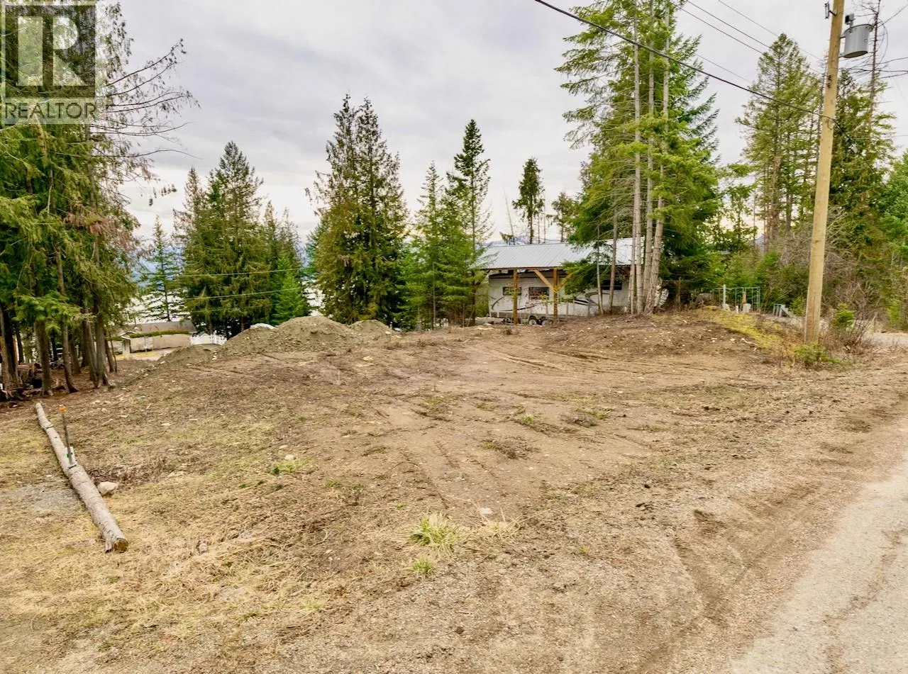 Photo 5 of 13 at 5258 Meadow Creek Crescent