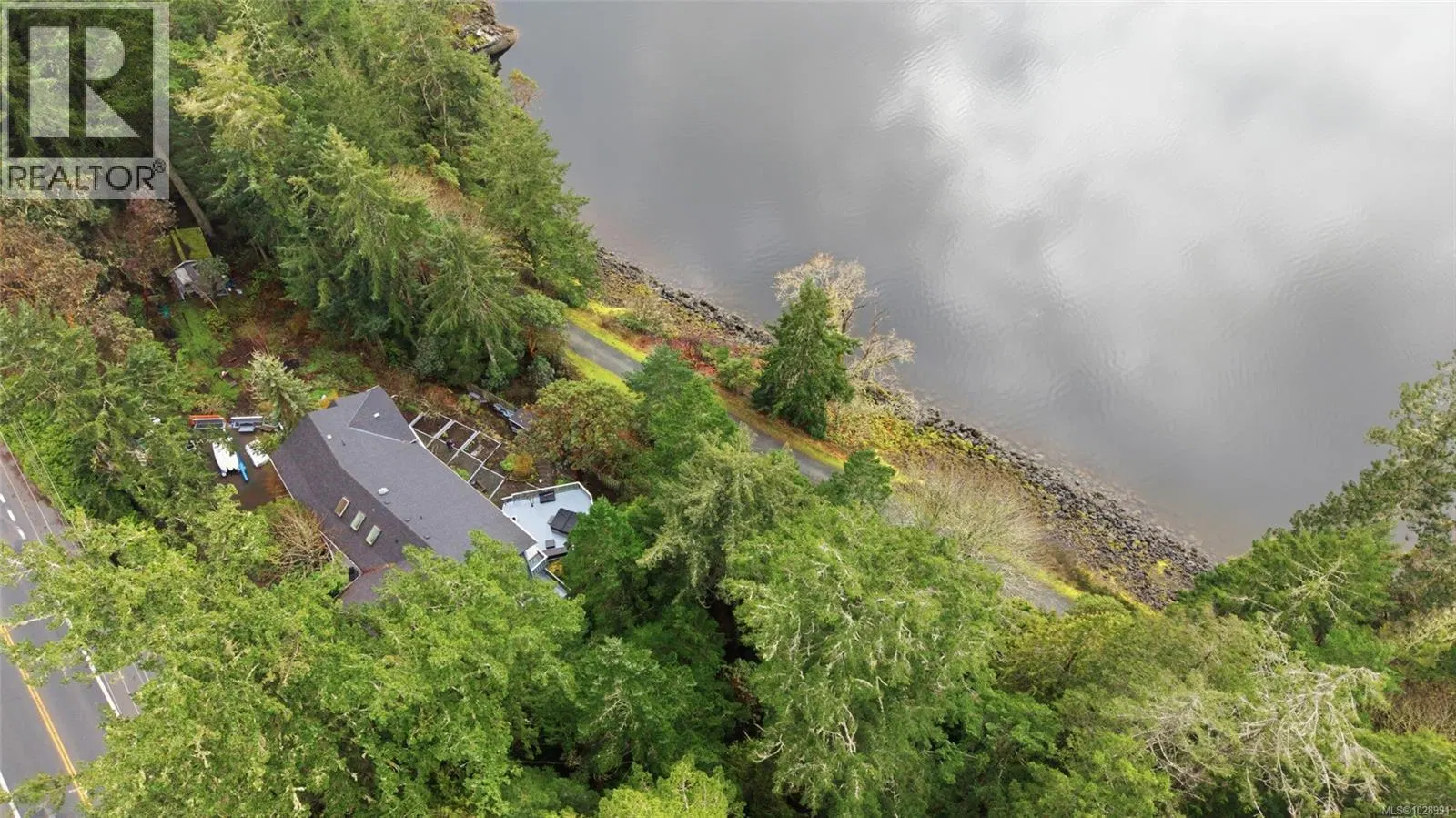 Photo 2 of 39 at 5301 Sooke Road