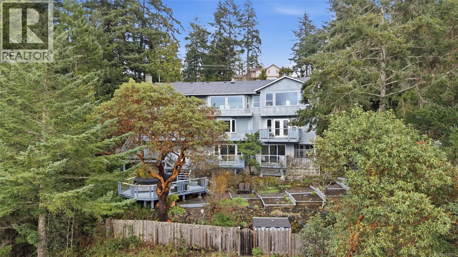 Photo 3 of 39 at 5301 Sooke Road