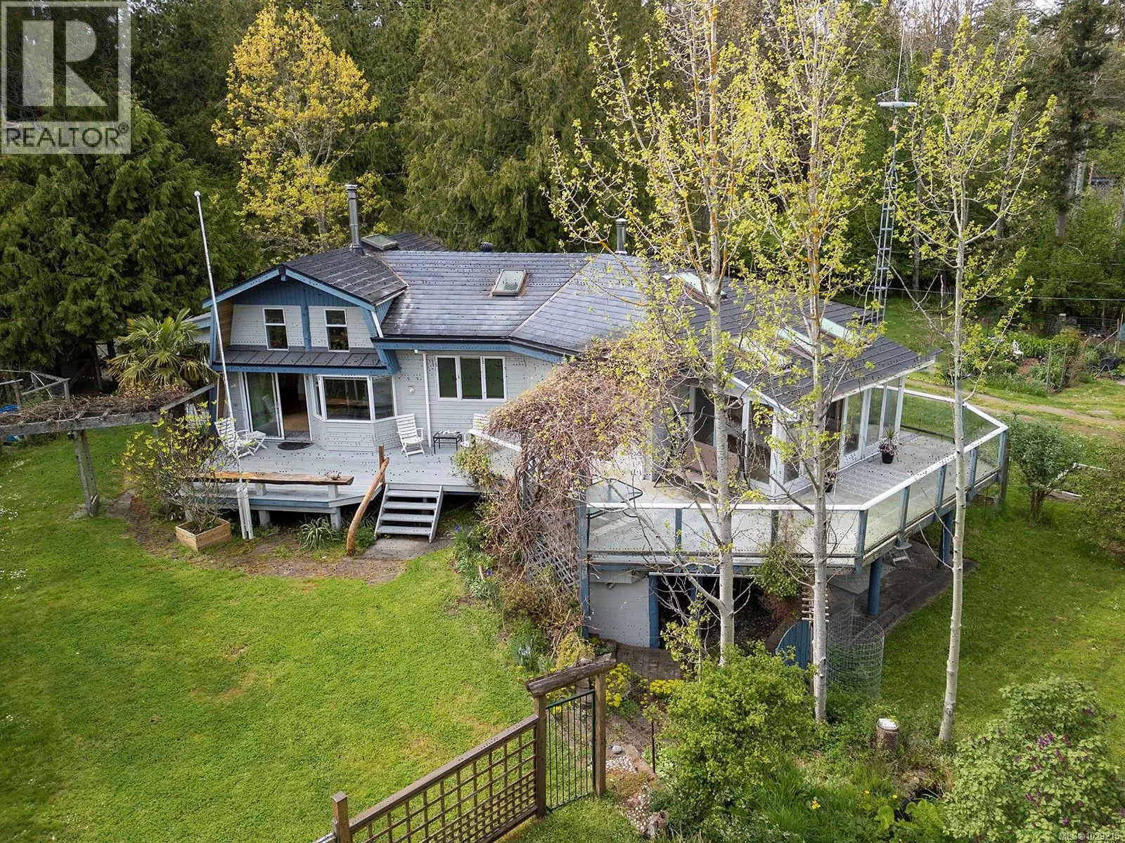 Photo 5 of 47 at 1550 Dalziel Road