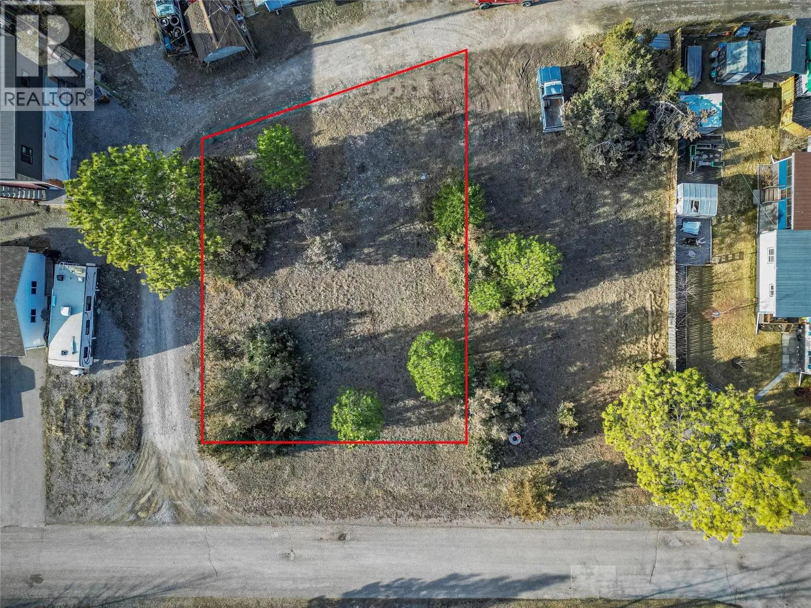 Photo 3 of 10 at 4963 Spruce Avenue