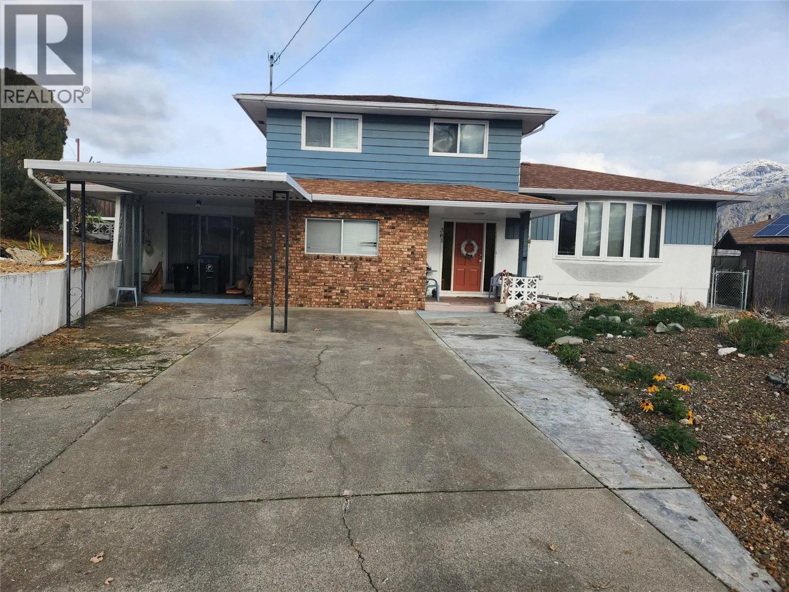 Photo 2 of 23 at 36 Finch Crescent