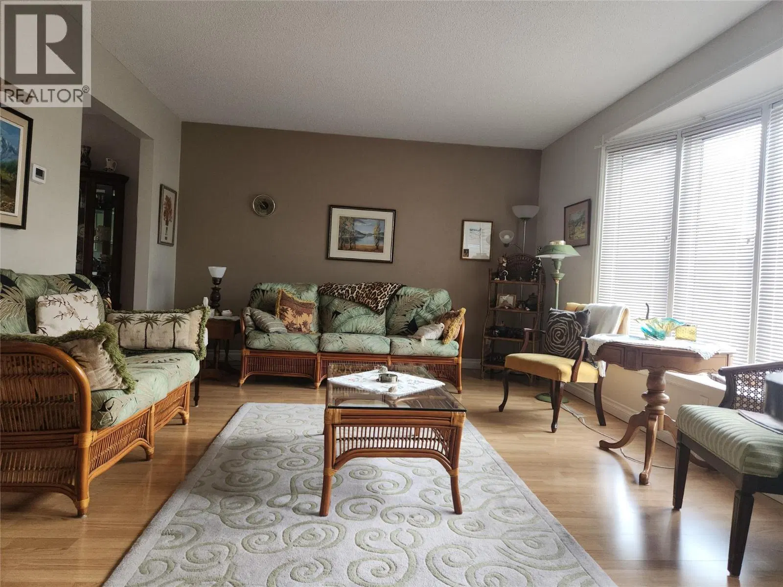 Photo 3 of 23 at 36 Finch Crescent