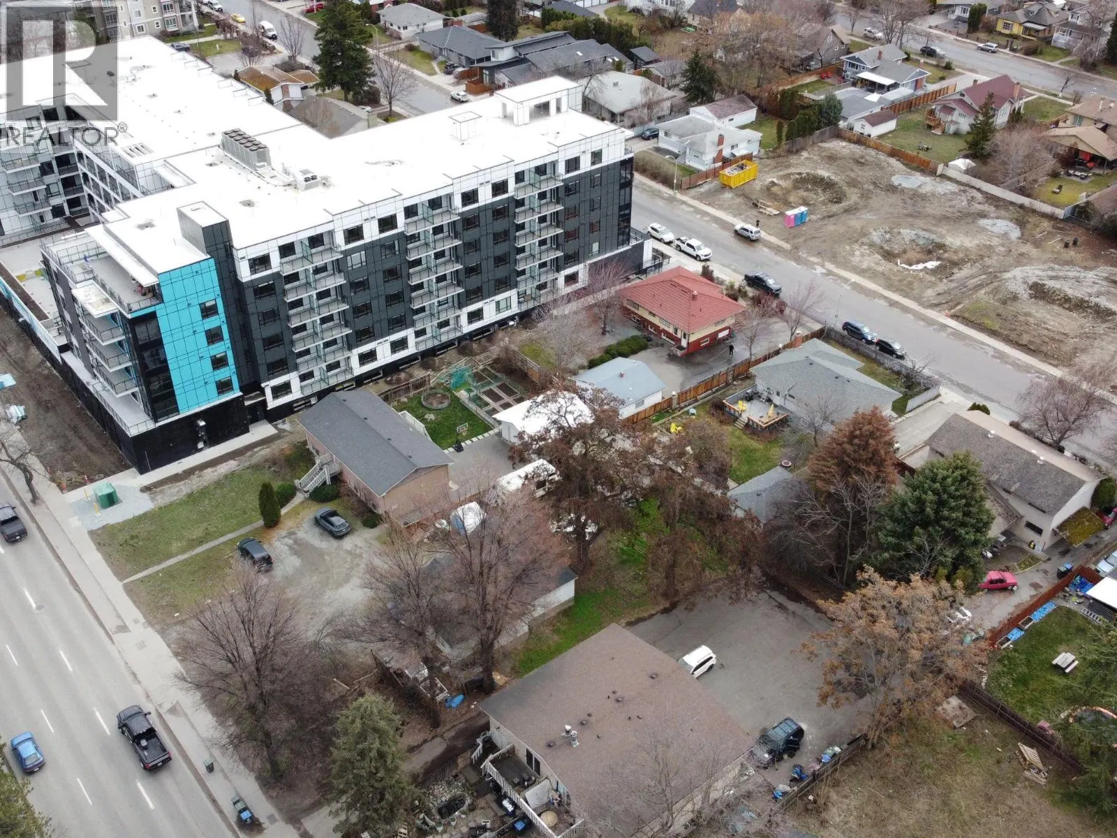 Photo 4 of 12 at 787-789 HARVEY Avenue