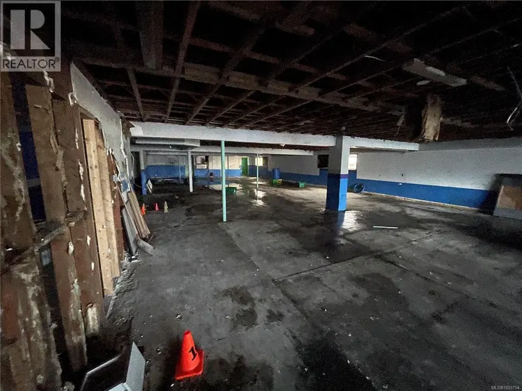Photo 3 of 10 at 4920 Argyle Street