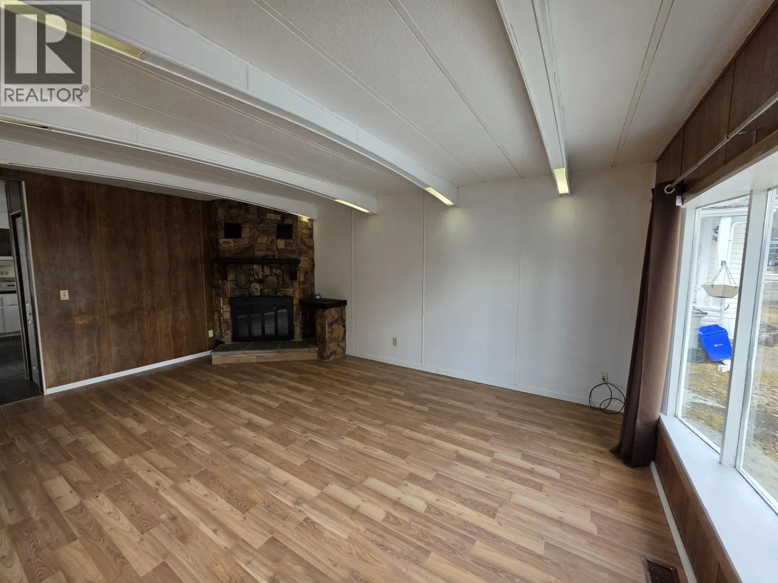 Photo 5 of 18 at #21 – 654 NORTH FRASER Drive