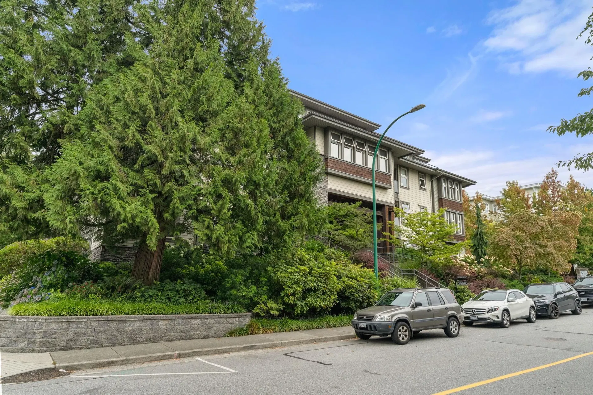 Photo 3 of 37 at #208 – 188 W 29 Street