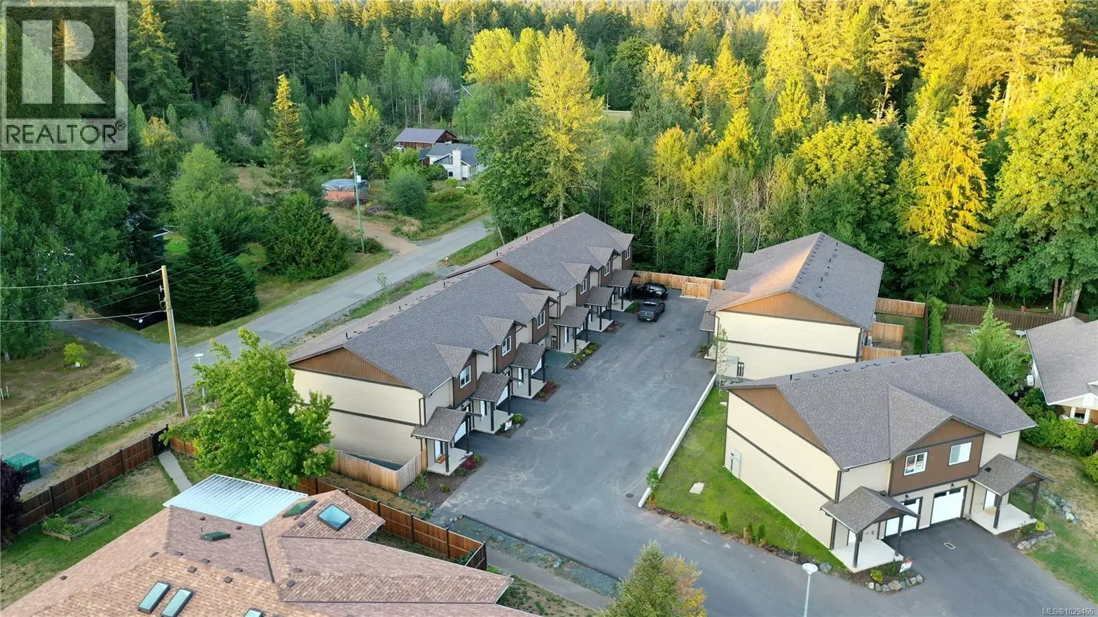 #110 – 5535 Woodland Crescent