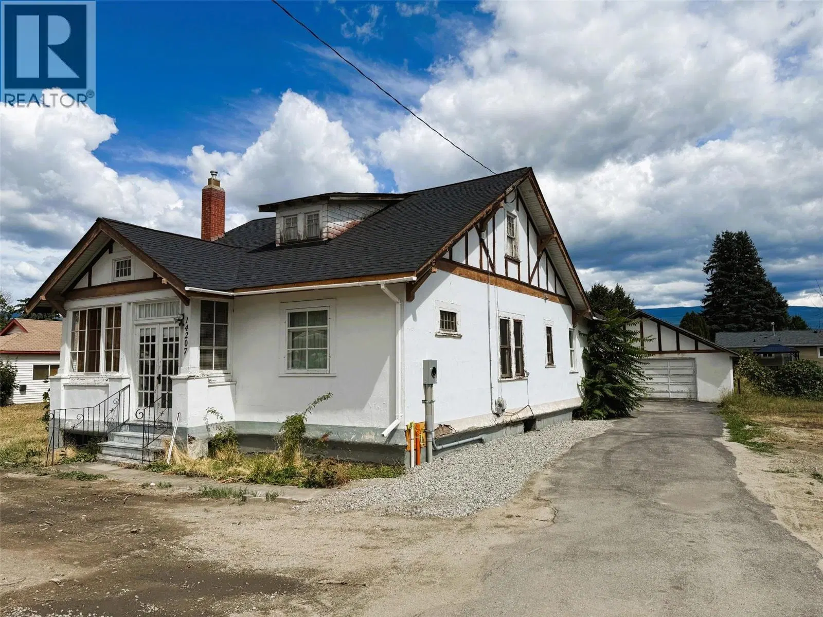Photo 1 of 28 at 14207 Victoria Road