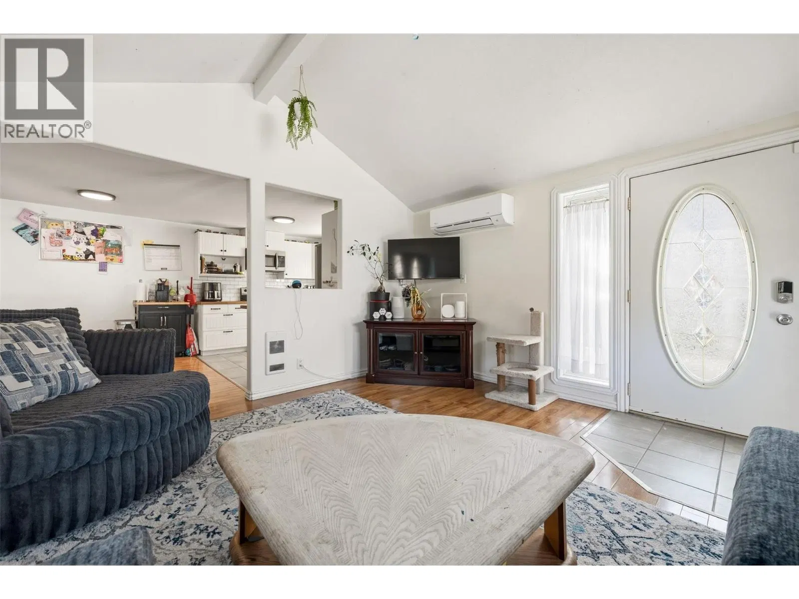Photo 3 of 65 at 410 10TH Avenue