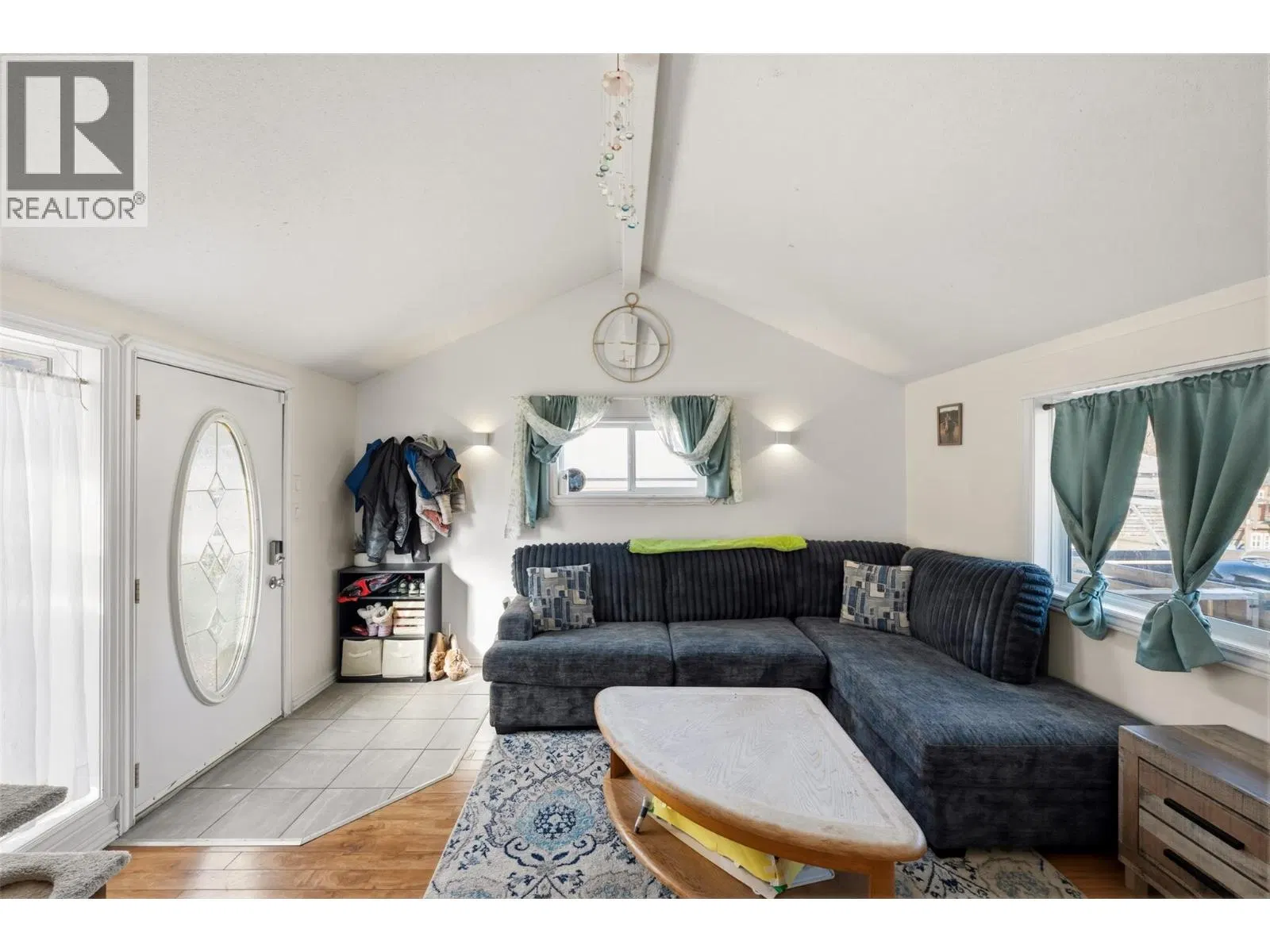 Photo 4 of 65 at 410 10TH Avenue