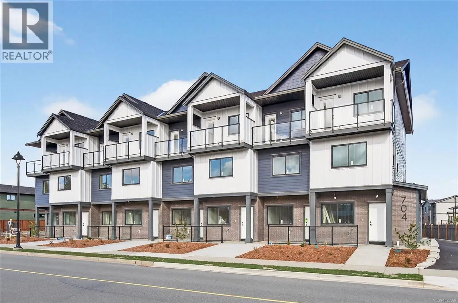 #1 – 704 Beaver Creek Boulevard