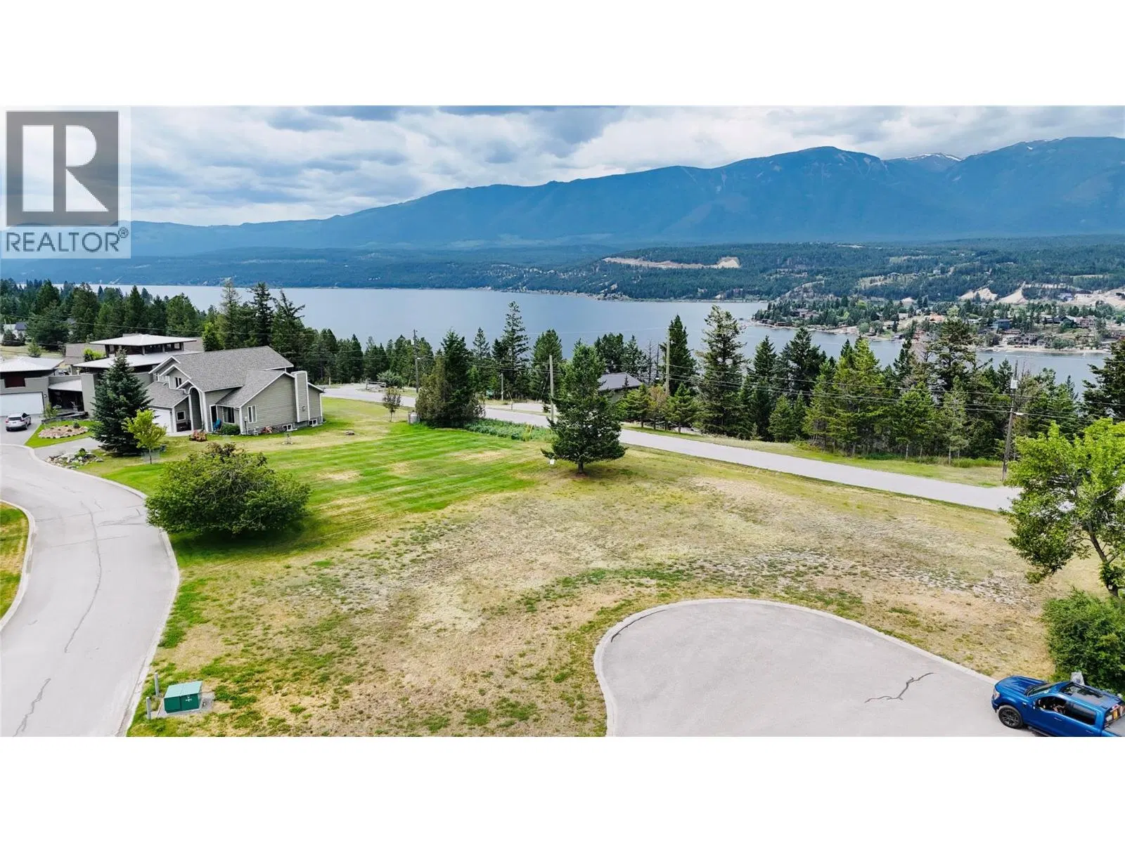 Photo 2 of 10 at #5 – 640 UPPER LAKEVIEW Road