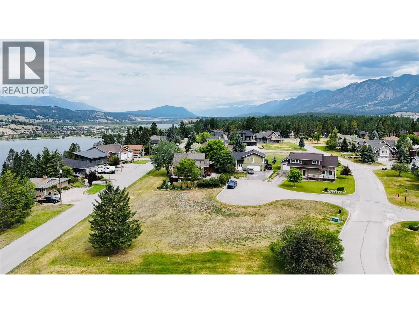 Photo 4 of 10 at #5 – 640 UPPER LAKEVIEW Road