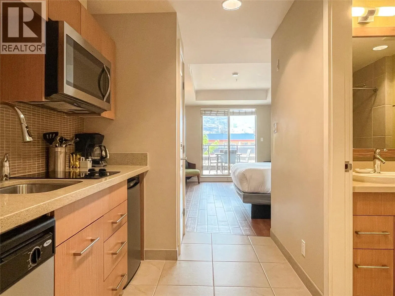 Photo 5 of 23 at #309 – 15 Park Place