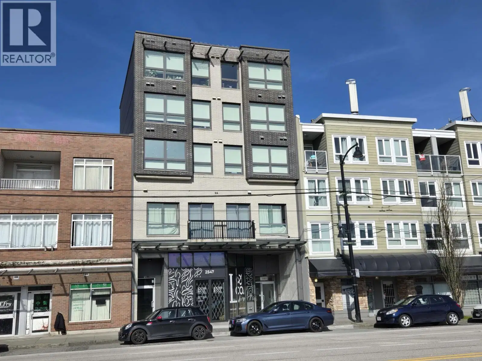 2551 KINGSWAY
