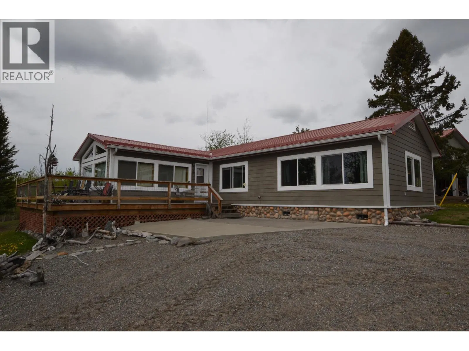 Photo 1 of 19 at 4008 PUNTZI LAKE Road