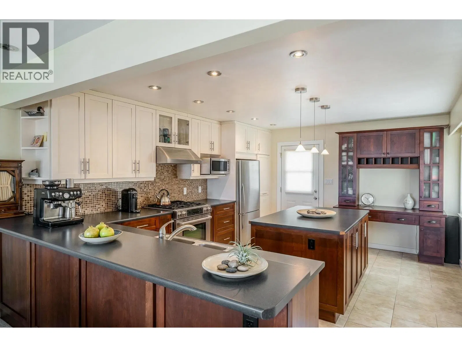Photo 4 of 18 at 2244 West 32ND Avenue
