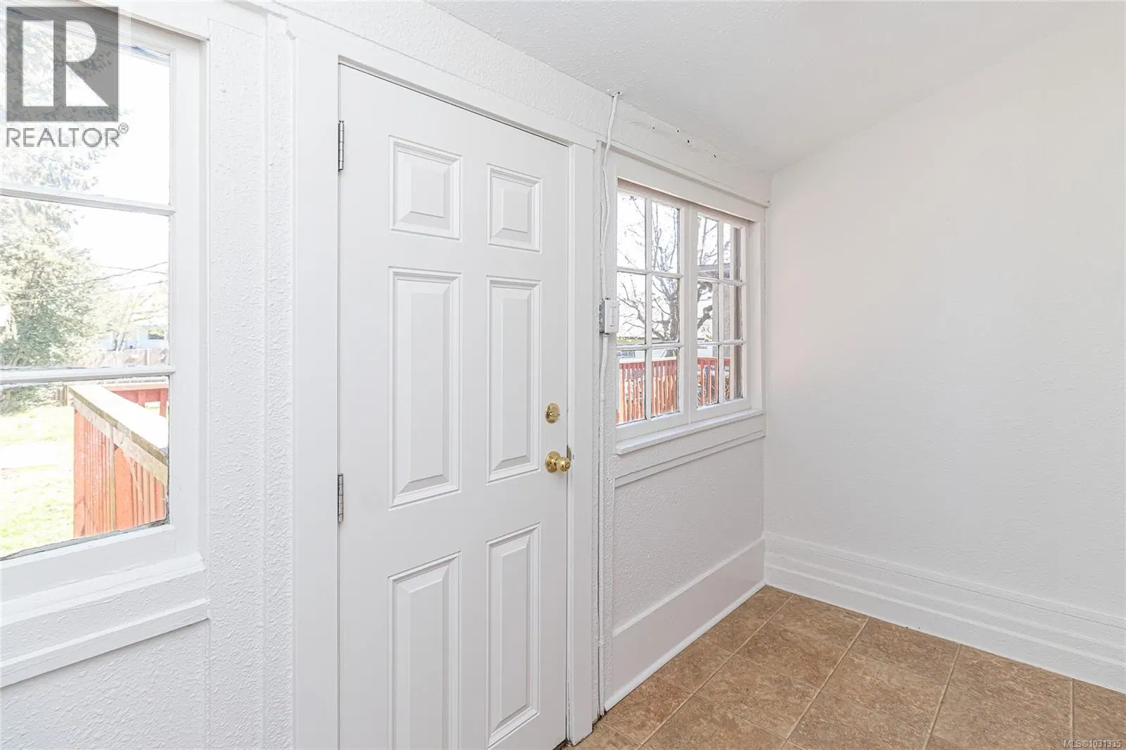 Photo 4 of 13 at 485 Park Avenue