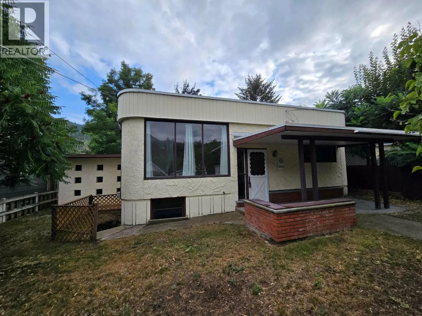 Photo 3 of 40 at 2172 Second Avenue