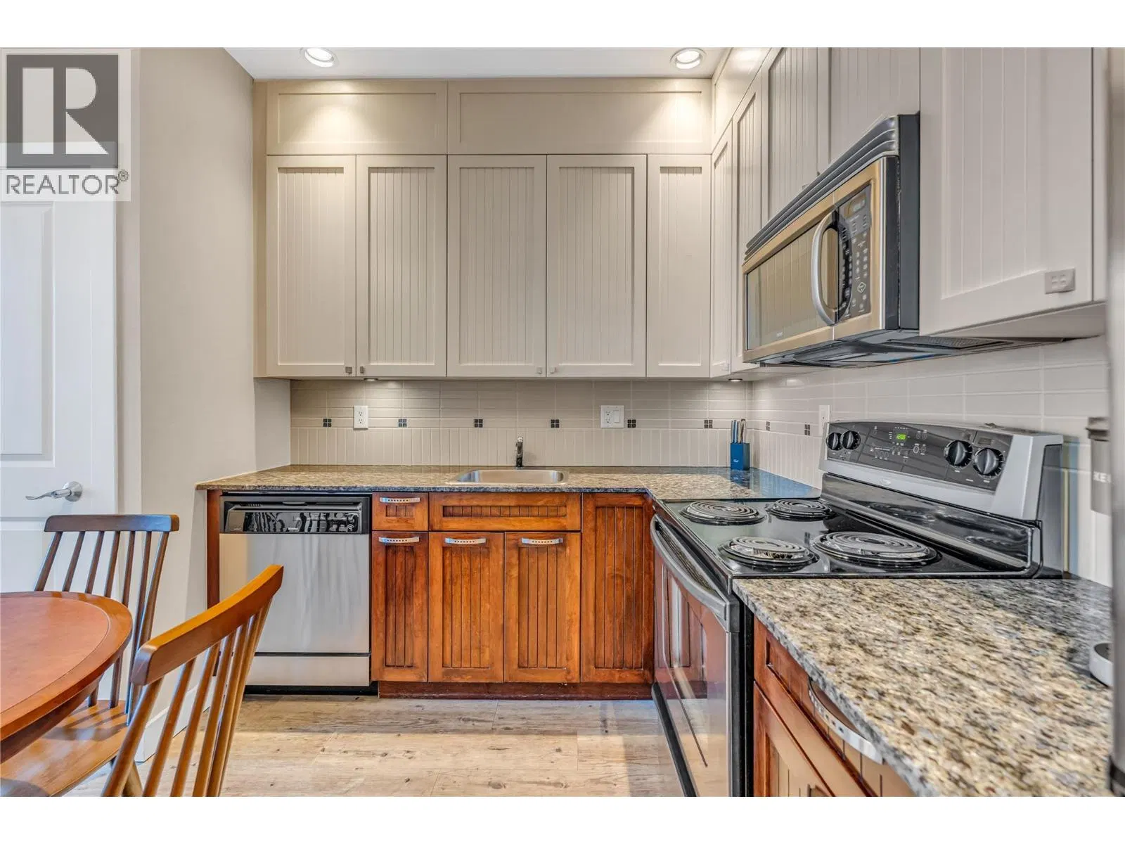 Photo 4 of 33 at #370 – 13011 Lakeshore Drive