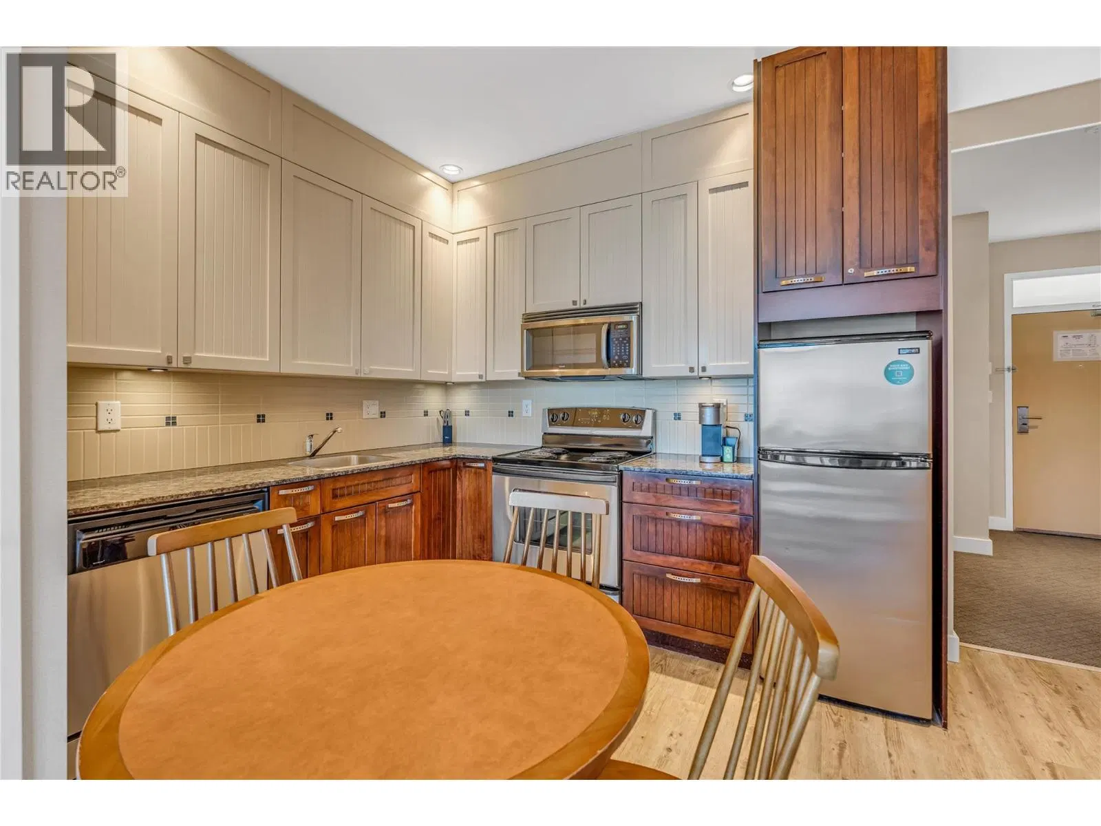 Photo 5 of 33 at #370 – 13011 Lakeshore Drive