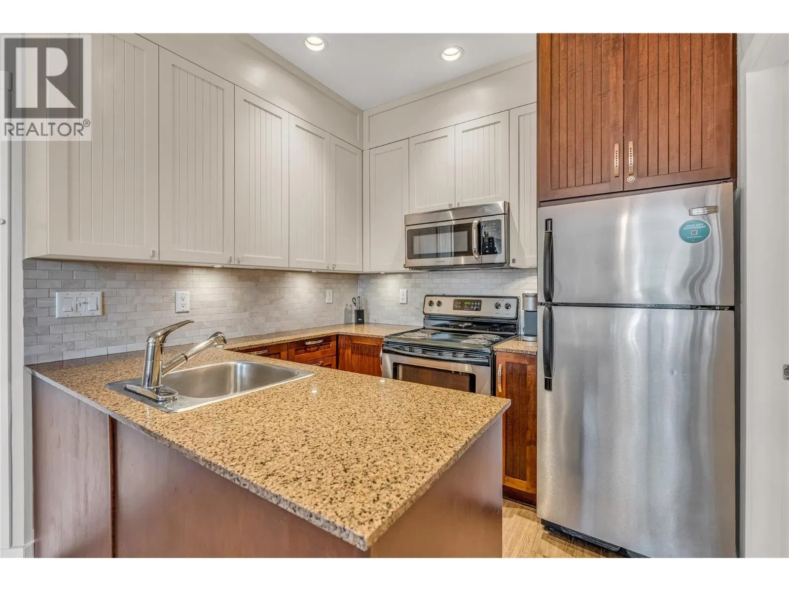 Photo 5 of 43 at #410/411 – 12811 Lakeshore Drive