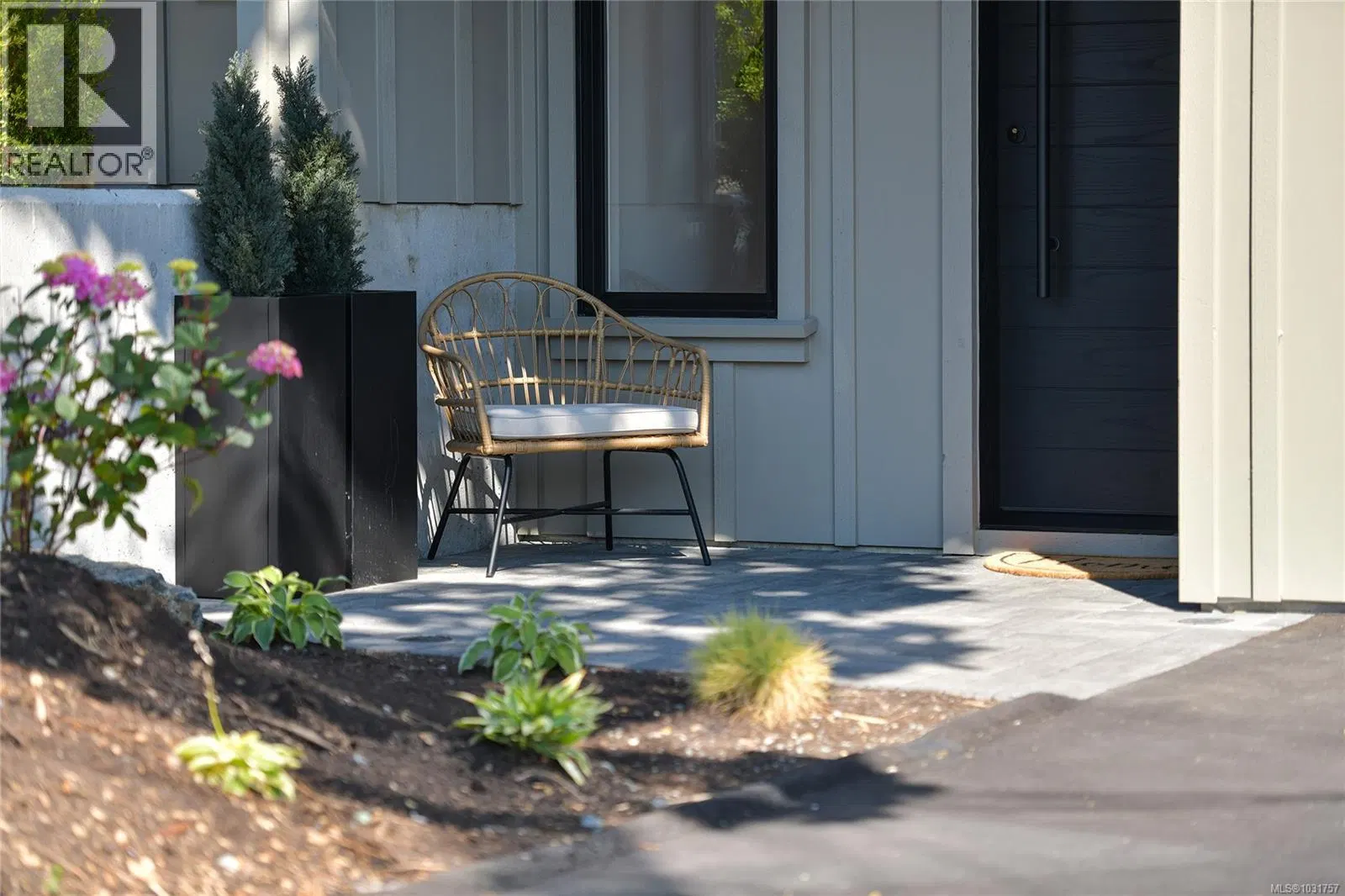 Photo 1 of 27 at #3 – 930 Falaise Crescent