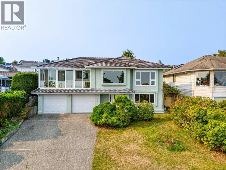 Photo 5 of 67 at 6045 Icarus Drive