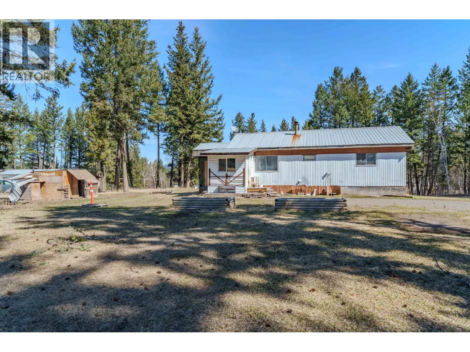 5469 SAUNDERS Crescent